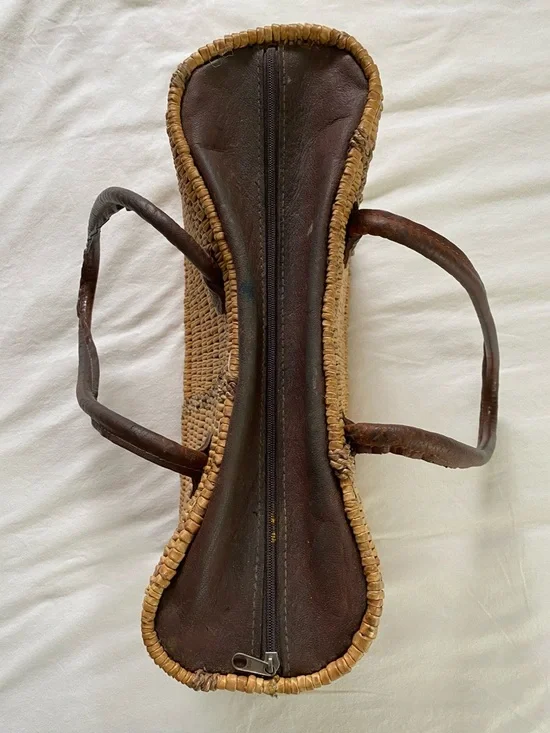 Vintage Wicker Purse with Leather handles - Picture 5 of 7